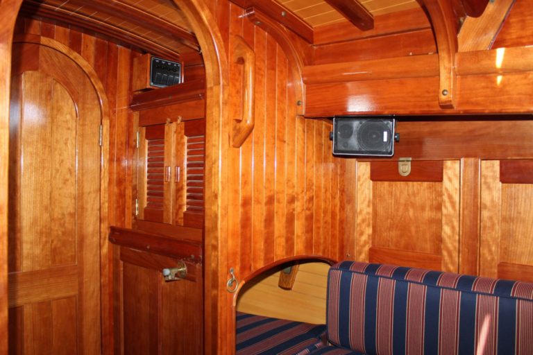 11 interior looking starboard 768x512