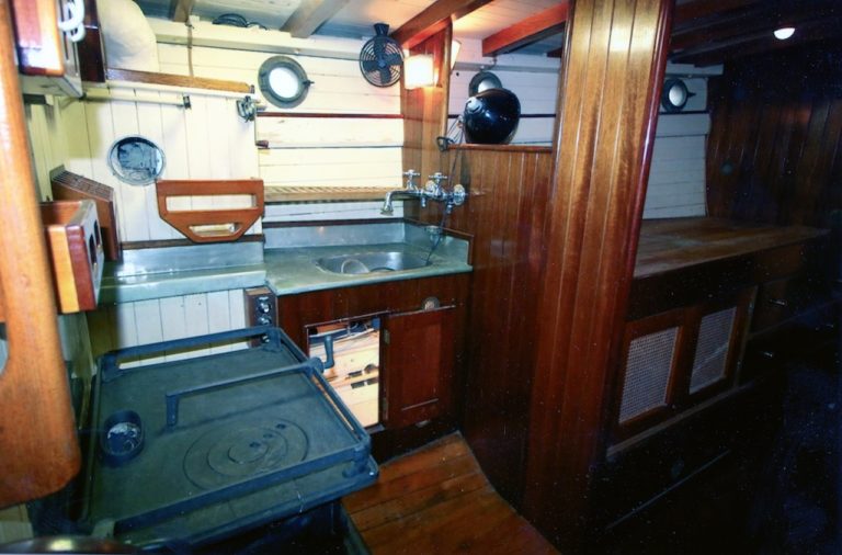 img059 768x506