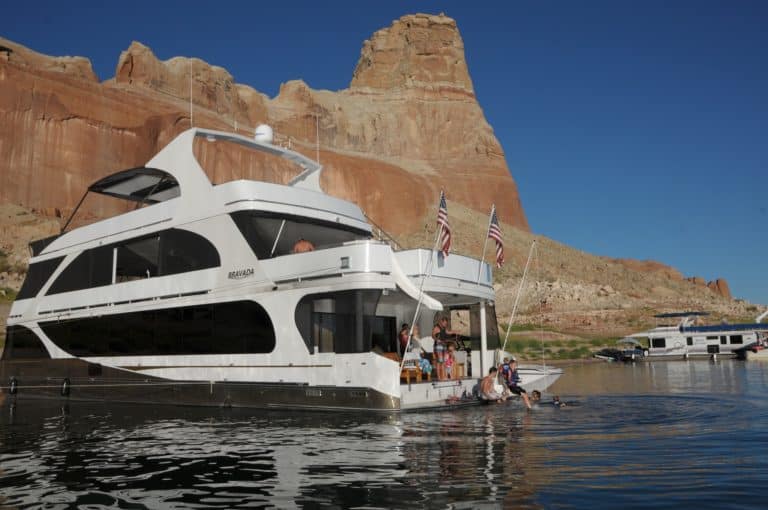 houseboat 768x510