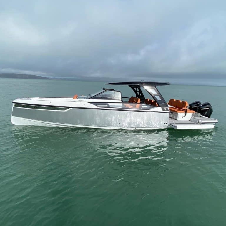 motorboat 768x768