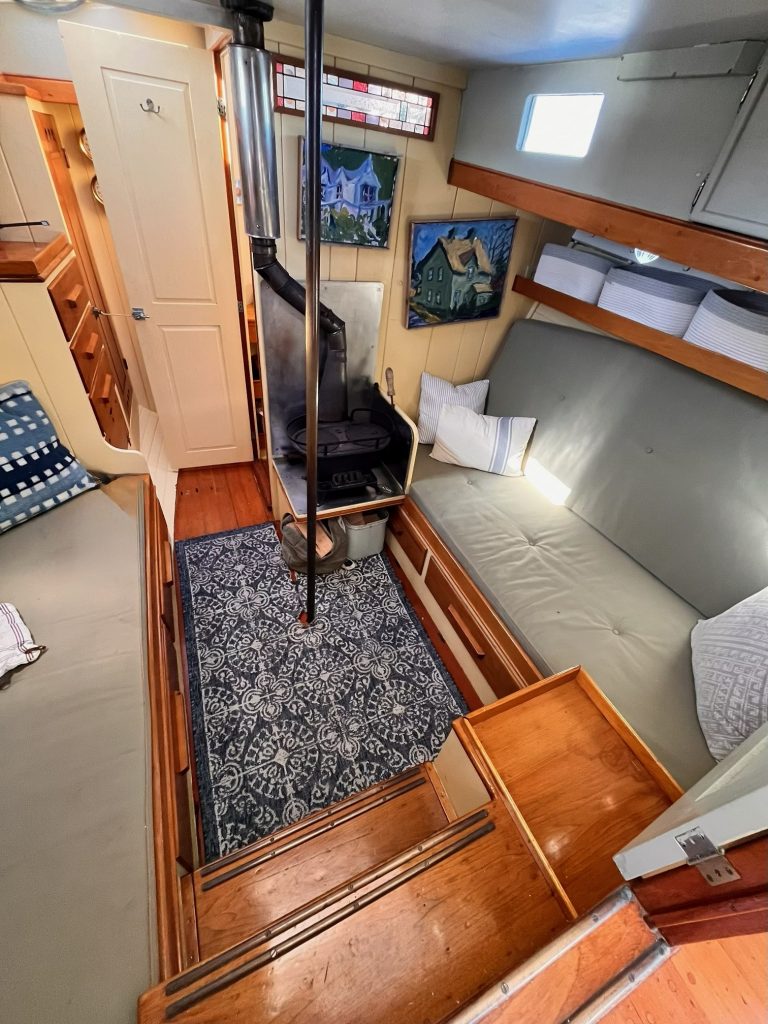 Saloon 768x1024