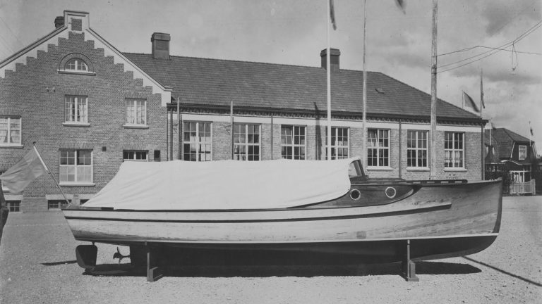 Broderna Larssons varv puuvene pihalla mv 768x432