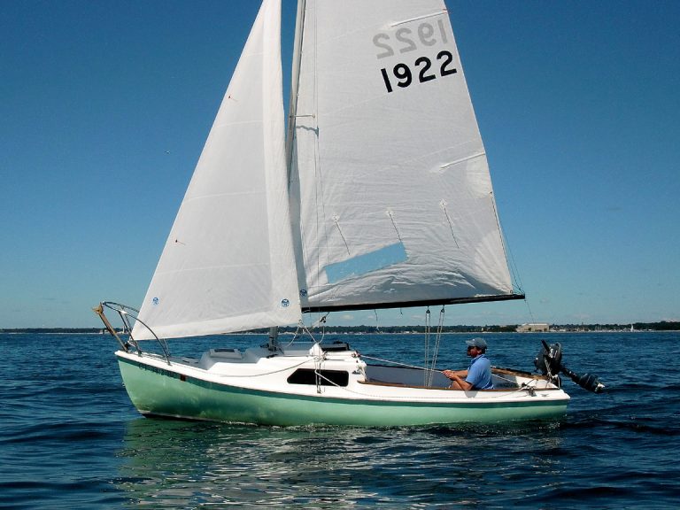Sailing off Noank 768x576