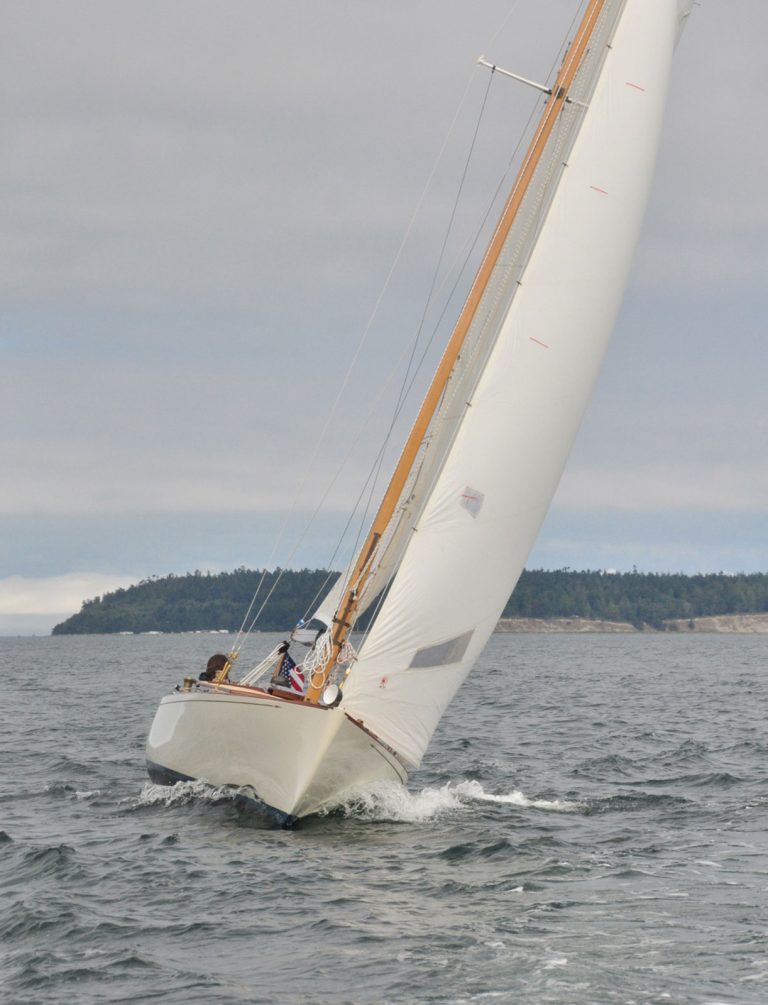 Gemini 02 sailing bow 768x1005